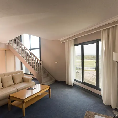 Hotel Le Paddock Magny-Cours Buitenkant foto